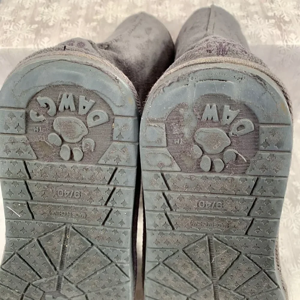 GRAY SUEDE DAWGS SIZE 9 LINED WITH WHITE FAUX FUR